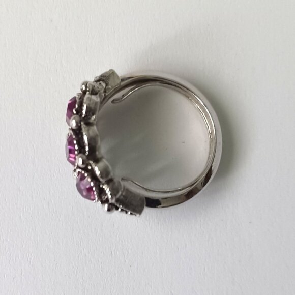 Vintage Avon Amethyst and Silver Tone Ring Size 6.5 to 7.0 has Adjusting Prongs - Picture 4 of 6